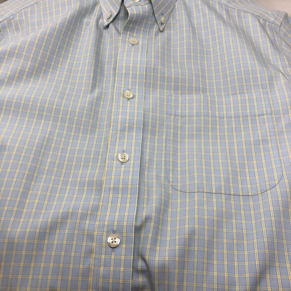 Eddie Bauer Wrinkle-Free Relaxed Fit Shirt (A) - Picture 3 of 5